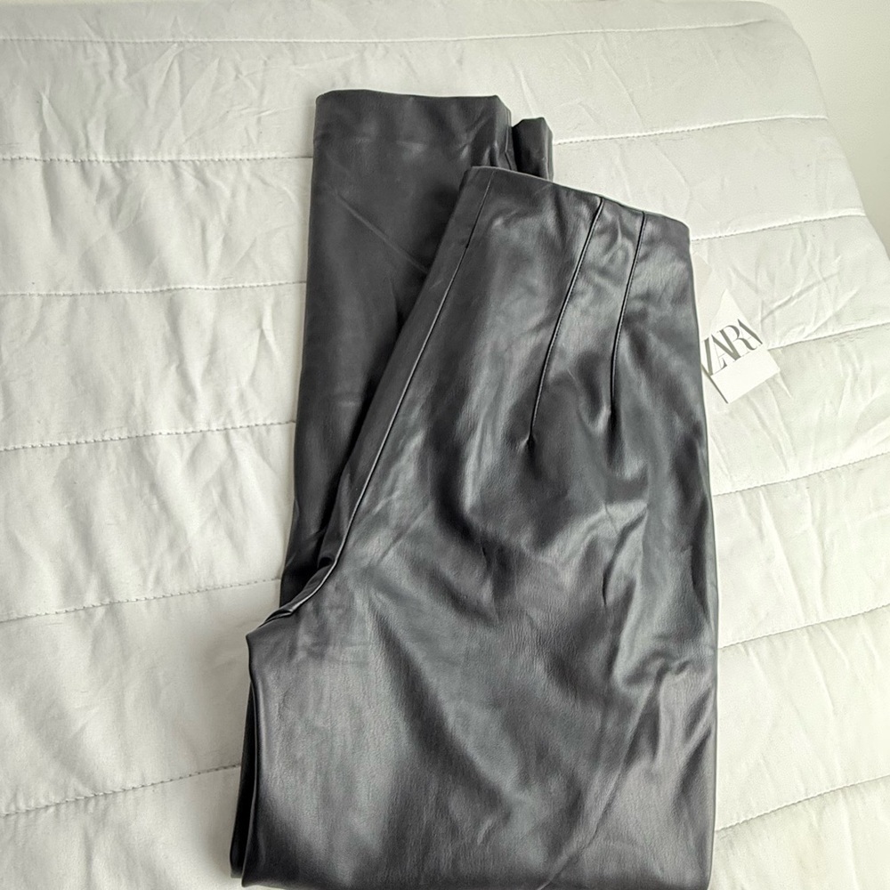 Zara Women's Faux Leather Pants in Black